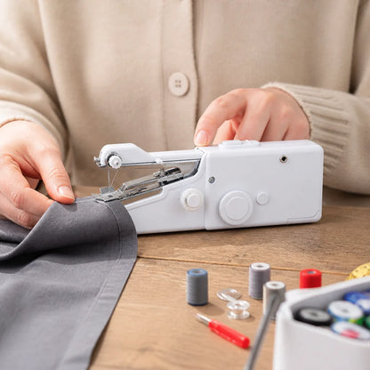 Stitchy™ – Die tragbare Mini-Nähmaschine für schnelle Reparaturen